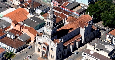 Foto da basílica da cidade extraída do portal do município